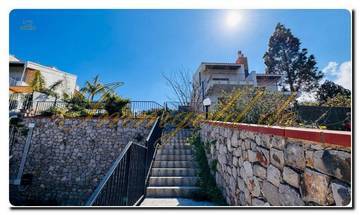 Thumbnail von Elegant, innovative, and distinctive semi-detached house with panoramic sea view, terrace, and the option to include a pool.
