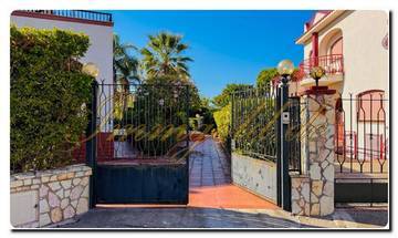 Thumbnail von Immogold Sicily impressive, large semi-detached house very close to the sea with six bedrooms, roof terrace, and Mediterranean gardens