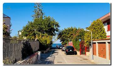 Thumbnail von Immogold Sicily impressive, large semi-detached house very close to the sea with six bedrooms, roof terrace, and Mediterranean gardens