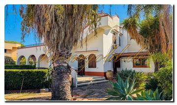 Thumbnail von Immogold Sicily impressive, large semi-detached house very close to the sea with six bedrooms, roof terrace, and Mediterranean gardens