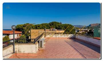 Thumbnail von Immogold Sicily impressive, large semi-detached house very close to the sea with six bedrooms, roof terrace, and Mediterranean gardens