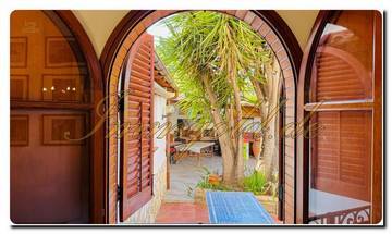Thumbnail von Immogold Sicily impressive, large semi-detached house very close to the sea with six bedrooms, roof terrace, and Mediterranean gardens