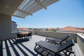 Thumbnail von Fully furnished semi-detached house with a pool, sea view, and high-quality furnishings – Privlaka