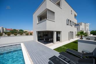Thumbnail von Fully furnished semi-detached house with a pool, sea view, and high-quality furnishings – Privlaka