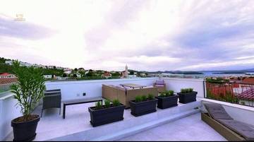 Thumbnail von Furnished stone house with roof terrace and sea view