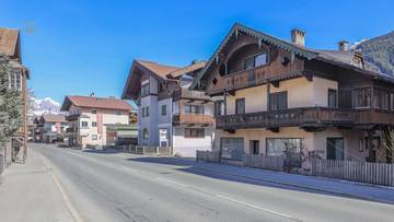 Thumbnail von Townhouse with building permit for 4 apartments