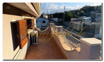 Thumbnail von Immogold spacious, unmistakable villa in an excellent location with great sea view and four bedrooms located on the Ionian coast between Catania and Syracuse