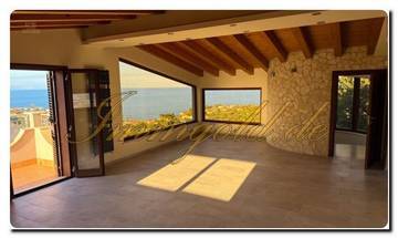 Thumbnail von Immogold spacious, unmistakable villa in an excellent location with great sea view and four bedrooms located on the Ionian coast between Catania and Syracuse