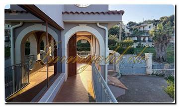 Thumbnail von Immogold spacious, unmistakable villa in an excellent location with great sea view and four bedrooms located on the Ionian coast between Catania and Syracuse