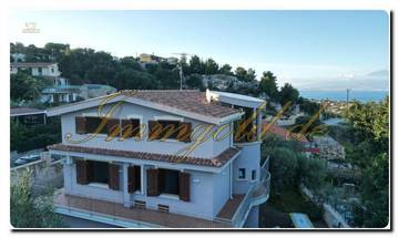 Thumbnail von Immogold spacious, unmistakable villa in an excellent location with great sea view and four bedrooms located on the Ionian coast between Catania and Syracuse