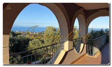 Thumbnail von Immogold spacious, unmistakable villa in an excellent location with great sea view and four bedrooms located on the Ionian coast between Catania and Syracuse