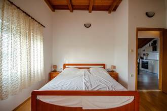 Thumbnail von House on a quiet island near Trogir by the sea