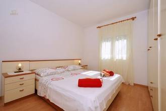 Thumbnail von House on a quiet island near Trogir by the sea