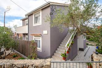 Thumbnail von House on a quiet island near Trogir by the sea