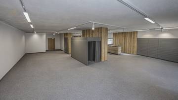 Thumbnail von Spacious commercial space in the heart of the village center