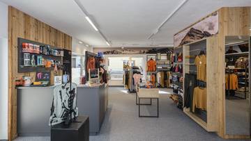 Thumbnail von Spacious commercial space in the heart of the village center