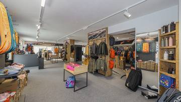 Thumbnail von Spacious commercial space in the heart of the village center