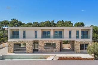 Thumbnail von Modern villa with pool near the sea