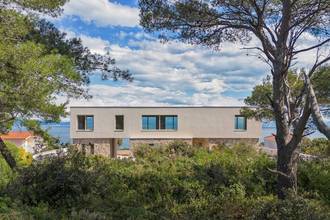 Thumbnail von Modern villa with pool near the sea