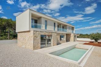 Thumbnail von Modern villa with pool near the sea