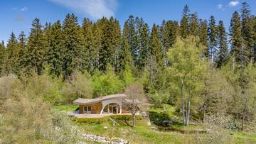 Thumbnail von Unique property in prime location with a view of the Schwarzsee