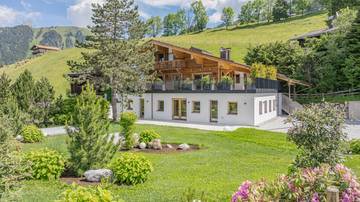 Thumbnail von Historic estate in new shine in unique prime location