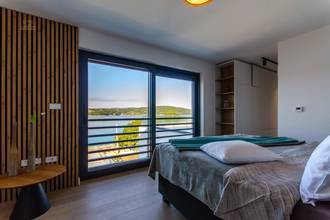 Thumbnail von Modern villa with pool in the first row to the sea, island of Solta