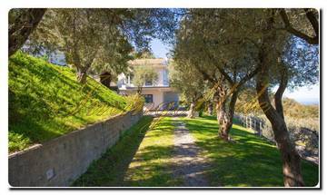 Thumbnail von Chic, elegant, impressive villa with a pool and great panoramic view in Capo d’Orlando is looking for a new owner.