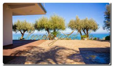 Thumbnail von Chic, elegant, impressive villa with a pool and great panoramic view in Capo d’Orlando is looking for a new owner.