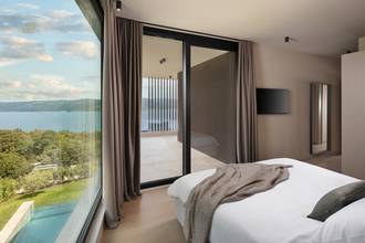 Thumbnail von Modern luxury villa with swimming pool and panoramic sea view