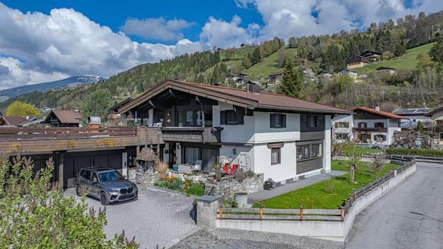 Landhaus mit Bergblick in zentrumsnaher Ruhelage