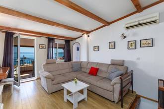 Thumbnail von House with pool and sea view