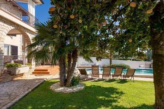 Thumbnail von Mediterranean villa with pool directly by the sea