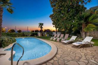 Thumbnail von Mediterranean villa with pool directly by the sea