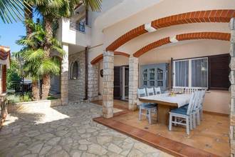 Thumbnail von Mediterranean villa with pool directly by the sea