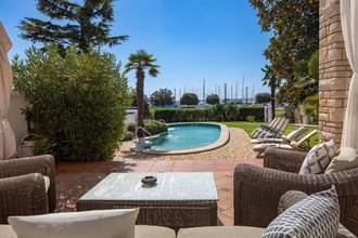 Thumbnail von Mediterranean villa with pool directly by the sea