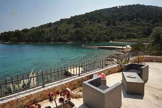 Thumbnail von Mediterranean stone house directly by the sea