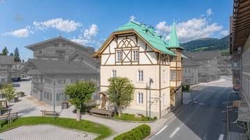 Exclusive historic villa in the center