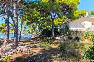 Thumbnail von Mediterranean house directly on the sea