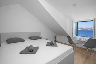 Thumbnail von House directly on the sea on an idyllic island near Sibenik