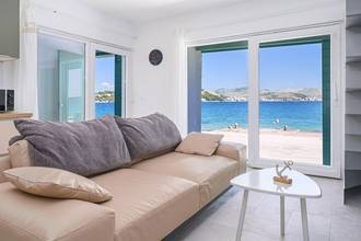 Thumbnail von House directly on the sea on an idyllic island near Sibenik