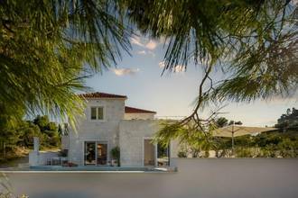 Thumbnail von Mediterranean stone villa with swimming pool and sea view