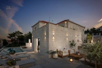 Thumbnail von Mediterranean stone villa with swimming pool and sea view