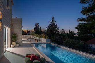 Thumbnail von Mediterranean stone villa with swimming pool and sea view