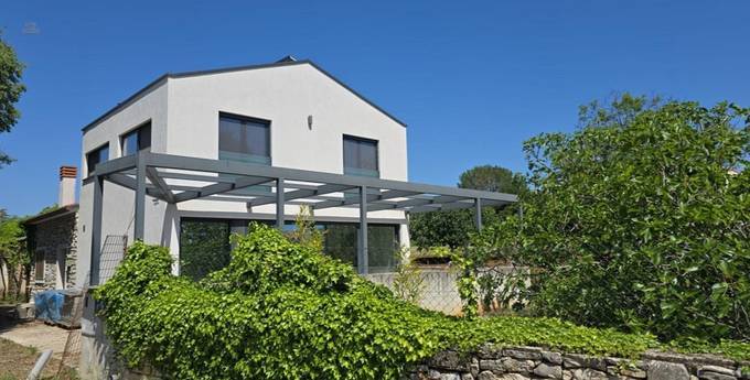 Einfamilienhaus Neubau in Stadt-Randlage mit Poolvorbereitung