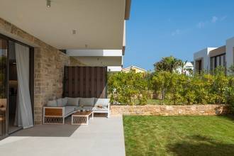 Thumbnail von Modern villa with pool in the first row to the sea