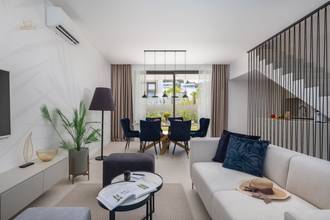 Thumbnail von Modern villa with pool in the first row to the sea