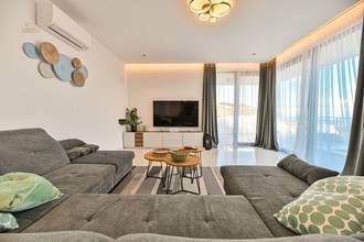 Thumbnail von Modern villa with infinity swimming pool and panoramic view, Trogir region
