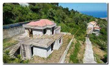 Thumbnail von Great opportunity, solid villa shell in a quiet hillside location with sea view & panoramic view of Cefalù