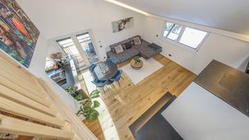 Thumbnail von Completely renovated attic apartment in a central location